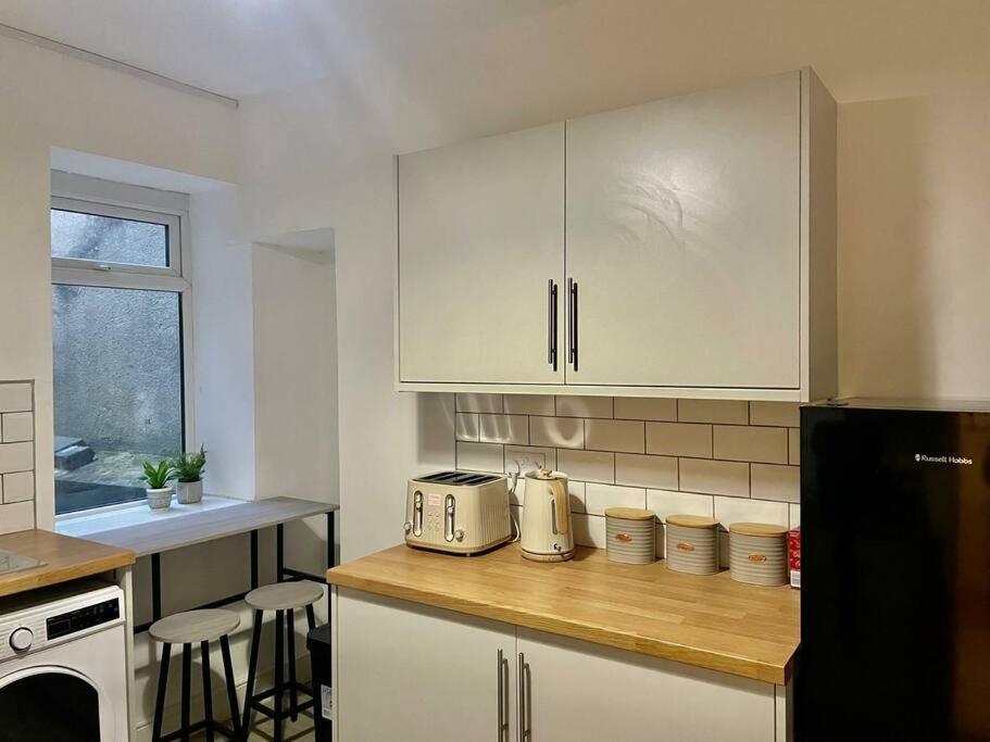 Cozy & Spacious 3-Bedroom Home By Tailored Accommodation Swansea Exterior foto