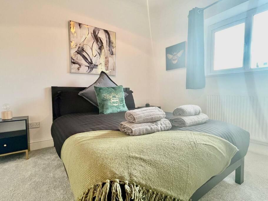 Cozy & Spacious 3-Bedroom Home By Tailored Accommodation Swansea Exterior foto
